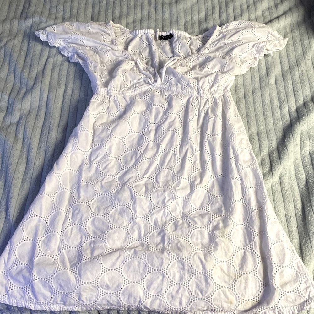 Eyelet lace dress 2/20$